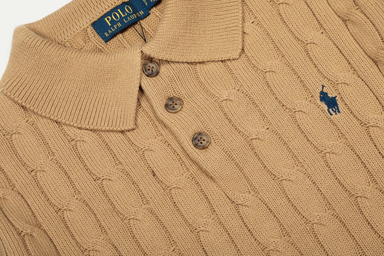 P250 Top quality" Style number: DS862# (not off the shelves all year round) [Ralph Lauren autumn and winter solid color pony embroidery logo knitted POLO lapel sweater] ✅Ralph Lauren Ralph Lauren classic basic lapel POLO same style knitted autumn and winter sweater for men and women ✅Main supplier platform live broadcast Wholesale entity Replenish when out of stock Not off the shelf ✅ZP quality 1:1 version Scan the code to enter the GF website Counter quality ✅Details and quality The only one in Guangzhou Imported high-quality cotton yarn, focusing on high-end, cost-effective, good quality needless to say ✅The version is restored to the original order, the maximum size can be worn up to 190 pounds, loose, comfortable and stress-free ✅The upper body is simple and easy to match, a must-have for men ootd, good-looking clothes are never picky, a must-have recommendation for couples' wardrobes Size: S-XL Color: Black White Gray Khaki Navy Blue White Label Navy Blue Red Label